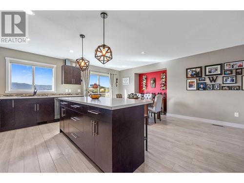 339 Arab Road, Kelowna, BC - Indoor Photo Showing Kitchen With Double Sink