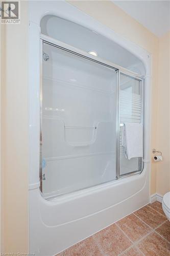 Main floor bathroom - 310 Lanark Street, Caledonia, ON - Indoor Photo Showing Bathroom