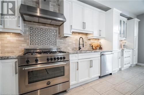 97 Chartwell Circle, Hamilton, ON - Indoor Photo Showing Kitchen With Upgraded Kitchen