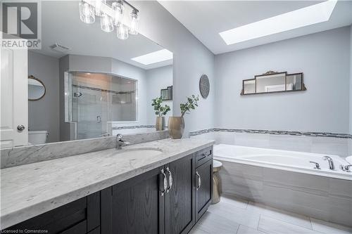 97 Chartwell Circle, Hamilton, ON - Indoor Photo Showing Bathroom