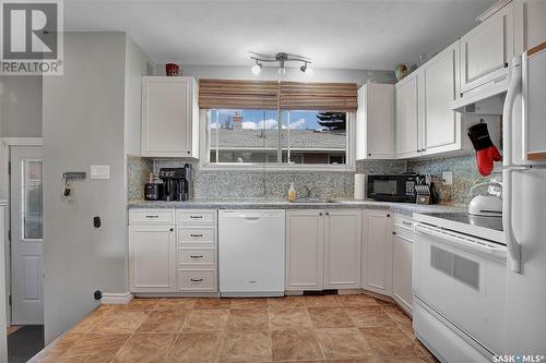 226 113Th Street W, Saskatoon, SK - Indoor Photo Showing Kitchen