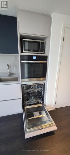 3012 - 319 Jarvis Street, Toronto, ON - Indoor Photo Showing Kitchen