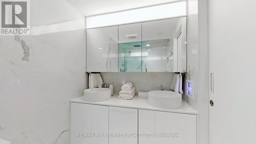 702 - 701 Sheppard Avenue W, Toronto, ON -  Photo Showing Bathroom