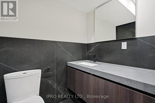 951B Greenwood Avenue, Toronto, ON - Indoor Photo Showing Bathroom