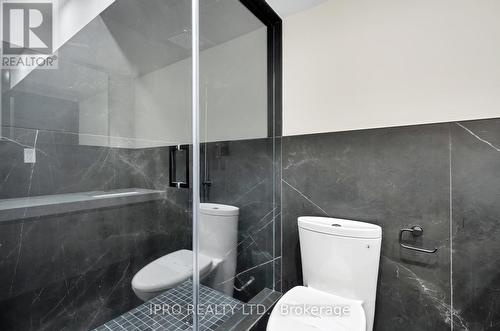 951B Greenwood Avenue, Toronto, ON - Indoor Photo Showing Bathroom