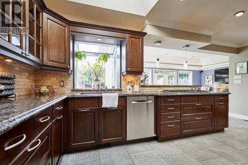 3 Wythenshawe Wood, Toronto, ON - Indoor Photo Showing Kitchen With Upgraded Kitchen