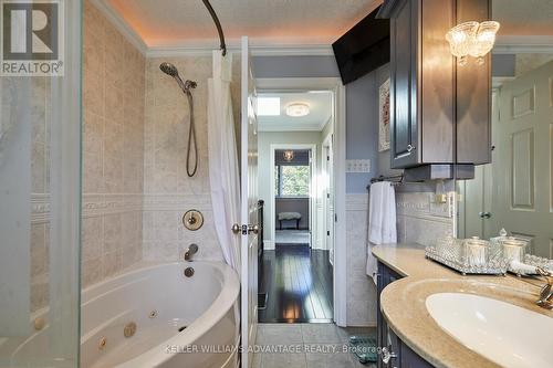 3 Wythenshawe Wood, Toronto, ON - Indoor Photo Showing Bathroom