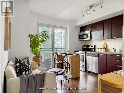 920 - 38 Joe Shuster Way, Toronto, ON - Indoor Photo Showing Kitchen