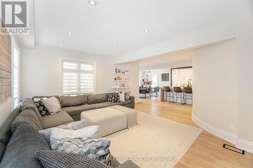 3 Old Hickory Court, Caledon, ON - Indoor Photo Showing Living Room