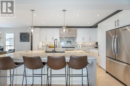 3 Old Hickory Court, Caledon, ON - Indoor Photo Showing Kitchen With Upgraded Kitchen