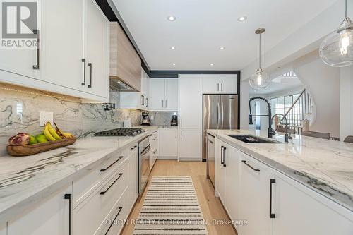 3 Old Hickory Court, Caledon, ON - Indoor Photo Showing Kitchen With Upgraded Kitchen