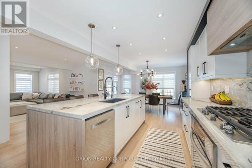 3 Old Hickory Court, Caledon, ON - Indoor Photo Showing Kitchen With Upgraded Kitchen