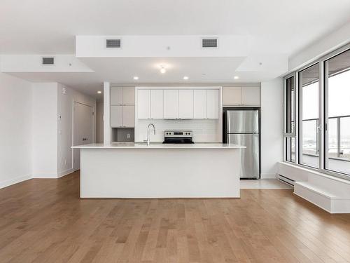 Vue d'ensemble - 910-5265 Rue Mackenzie, Montréal (Côte-Des-Neiges/Notre-Dame-De-Grâce), QC - Indoor Photo Showing Kitchen With Upgraded Kitchen