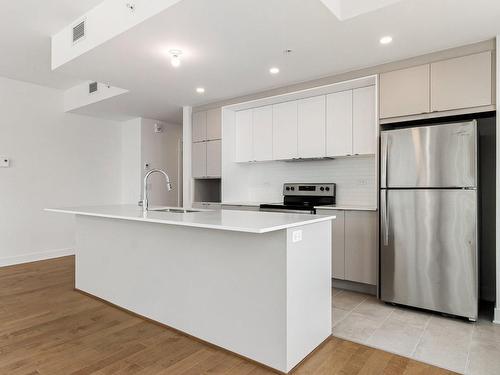 Vue d'ensemble - 910-5265 Rue Mackenzie, Montréal (Côte-Des-Neiges/Notre-Dame-De-Grâce), QC - Indoor Photo Showing Kitchen With Upgraded Kitchen