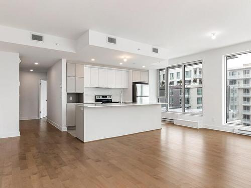 Vue d'ensemble - 910-5265 Rue Mackenzie, Montréal (Côte-Des-Neiges/Notre-Dame-De-Grâce), QC - Indoor Photo Showing Kitchen With Upgraded Kitchen