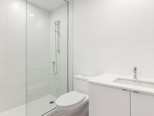 Overall view - 910-5265 Rue Mackenzie, Montréal (Côte-Des-Neiges/Notre-Dame-De-Grâce), QC - Indoor Photo Showing Bathroom