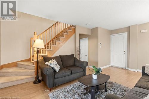 20 Slater Court, Hamilton, ON - Indoor Photo Showing Living Room