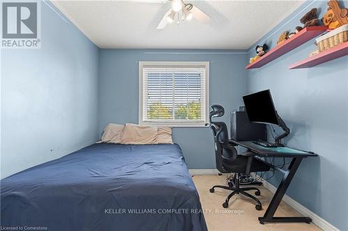 20 Slater Court, Hamilton, ON - Indoor Photo Showing Bedroom