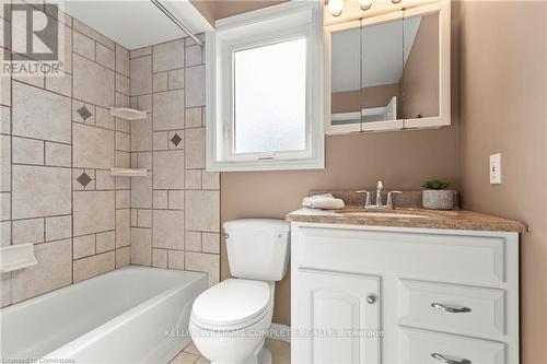 20 Slater Court, Hamilton, ON - Indoor Photo Showing Bathroom