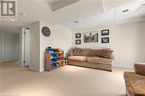 20 Slater Court, Hamilton, ON - Indoor Photo Showing Living Room