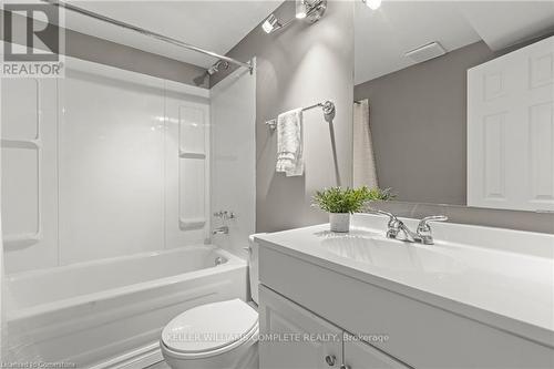 20 Slater Court, Hamilton, ON - Indoor Photo Showing Bathroom