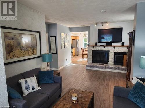 957 Regina Street, North Bay, ON - Indoor Photo Showing Living Room With Fireplace