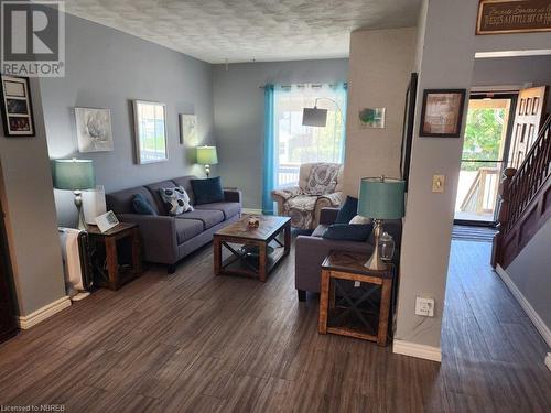 957 Regina Street, North Bay, ON - Indoor Photo Showing Living Room