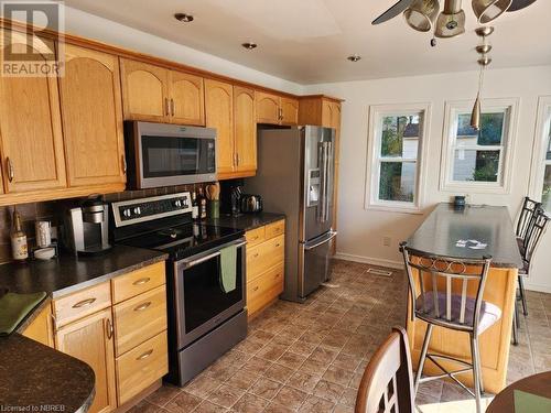 957 Regina Street, North Bay, ON - Indoor Photo Showing Kitchen