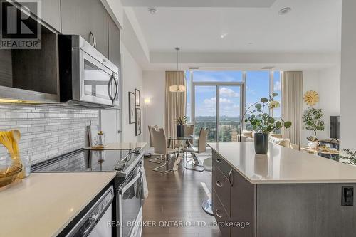 Ph10 - 18 Graydon Hall Drive, Toronto, ON - Indoor Photo Showing Kitchen With Upgraded Kitchen