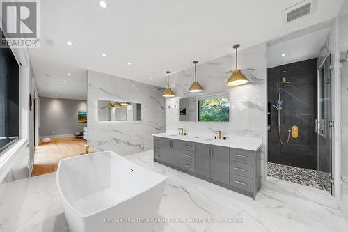 28 Brian Cliff Drive, Toronto, ON - Indoor Photo Showing Bathroom