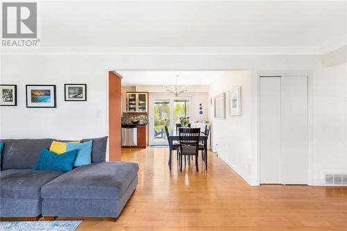 157 Cranbrook Crescent, Sudbury, ON - Indoor Photo Showing Living Room