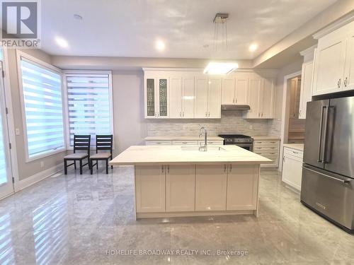 98 Marbrook Street, Richmond Hill, ON - Indoor Photo Showing Kitchen With Stainless Steel Kitchen