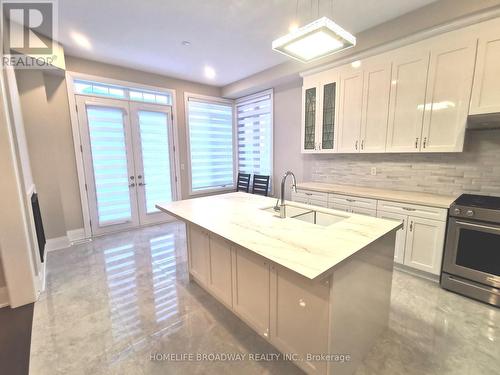 98 Marbrook Street, Richmond Hill, ON - Indoor Photo Showing Kitchen