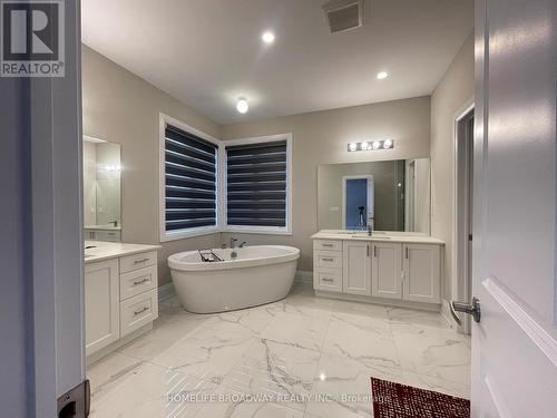 98 Marbrook Street, Richmond Hill, ON - Indoor Photo Showing Bathroom