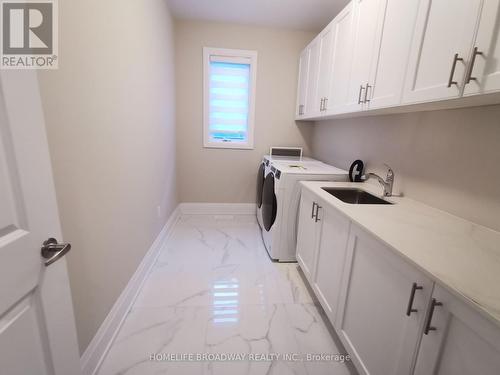 98 Marbrook Street, Richmond Hill, ON - Indoor Photo Showing Laundry Room