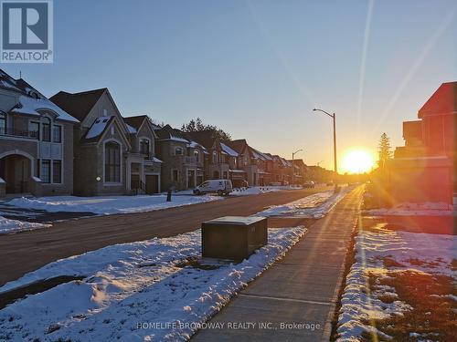 98 Marbrook Street, Richmond Hill, ON - Outdoor