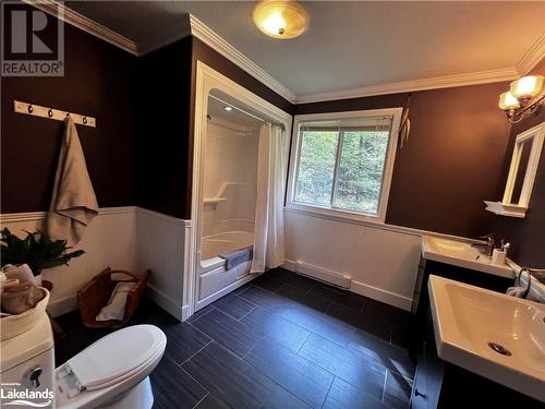 Spacious Bathroom with double sinks - 1571 Buckslide Road, Algonquin Highlands, ON - Indoor Photo Showing Bathroom