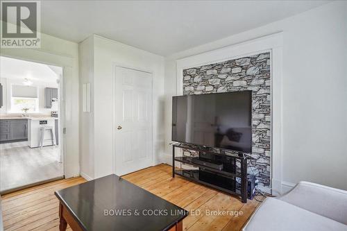 532 Dundas Street, Belleville, ON - Indoor Photo Showing Living Room