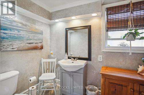 532 Dundas Street, Belleville, ON - Indoor Photo Showing Bathroom