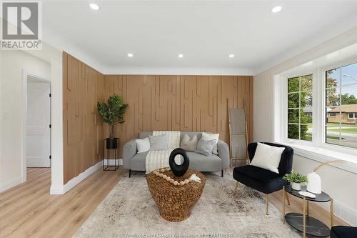 3521 Dominion Boulevard, Windsor, ON - Indoor Photo Showing Living Room