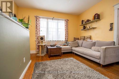 833 Crawford Drive, Peterborough (Monaghan), ON - Indoor Photo Showing Living Room