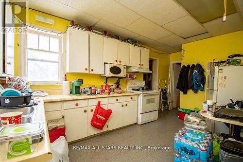 833 Crawford Drive, Peterborough (Monaghan), ON - Indoor Photo Showing Kitchen