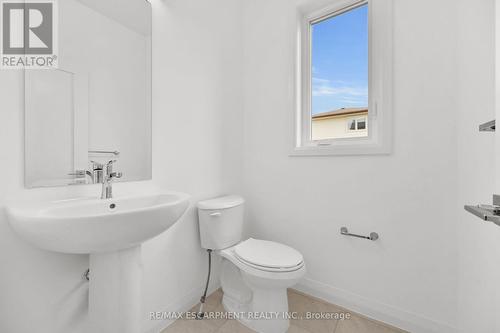 35 Kingfisher Drive, Hamilton, ON - Indoor Photo Showing Bathroom