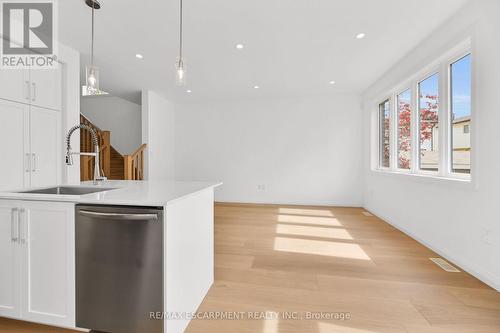 35 Kingfisher Drive, Hamilton, ON - Indoor Photo Showing Kitchen