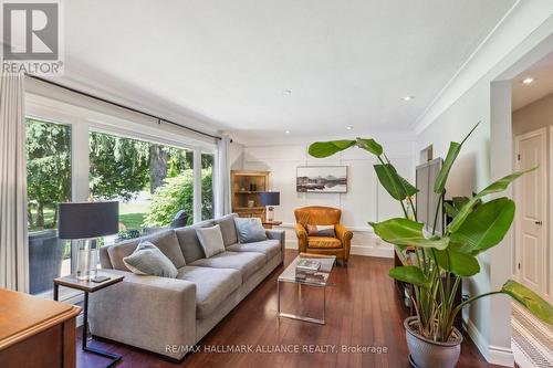 207 West River Road, Cambridge, ON - Indoor Photo Showing Living Room