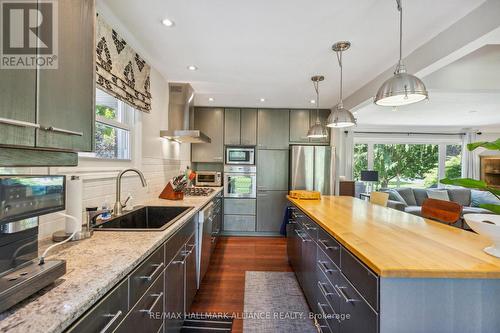 207 West River Road, Cambridge, ON - Indoor Photo Showing Kitchen With Upgraded Kitchen