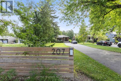 207 West River Road, Cambridge, ON - Outdoor