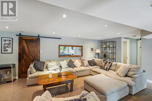 207 West River Road, Cambridge, ON - Indoor Photo Showing Living Room