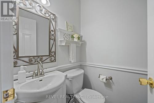 105 Dorothy Street, St. Catharines, ON - Indoor Photo Showing Bathroom