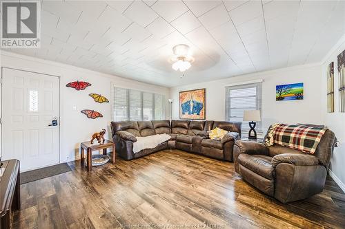 1572 Westcott Road, Windsor, ON - Indoor Photo Showing Living Room